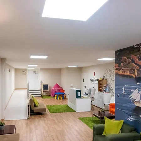 Real Hotel *